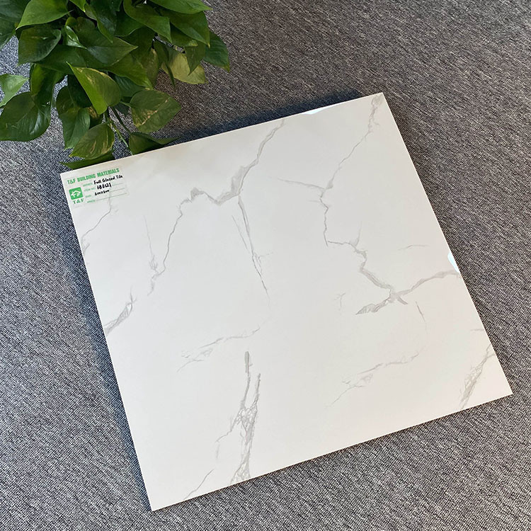 De marbre blanc vitré couvre de tuiles la porcelaine parquetante en céramique couvre de tuiles 600X600 pour le plancher et le mur