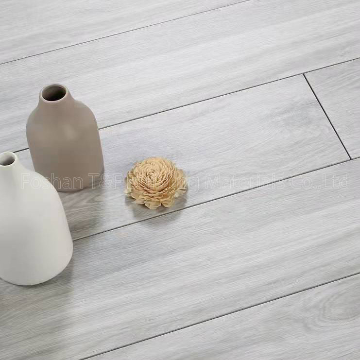 Carreaux de céramique de grain en bois de conception d'effet de finition, plancher 150 x 900mm de tuile de planche de porcelaine