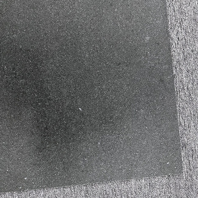 Les tuiles extérieures de porcelaine concrète rustique de finition rugueuse glissent non 2cm pour l'allée