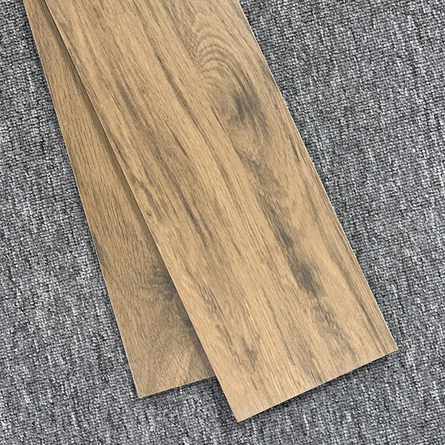 Carreaux de sol en bois modernes de grain de corps entier de texture en bois solide d'imitation antidérapants