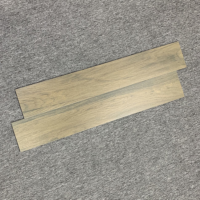 Plein glissement extérieur approximatif de carrelages d'effet en bois de porcelaine de corps anti résistant à l'usure