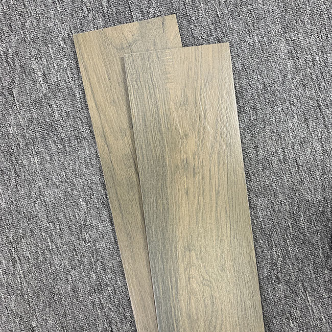 Plein glissement extérieur approximatif de carrelages d'effet en bois de porcelaine de corps anti résistant à l'usure