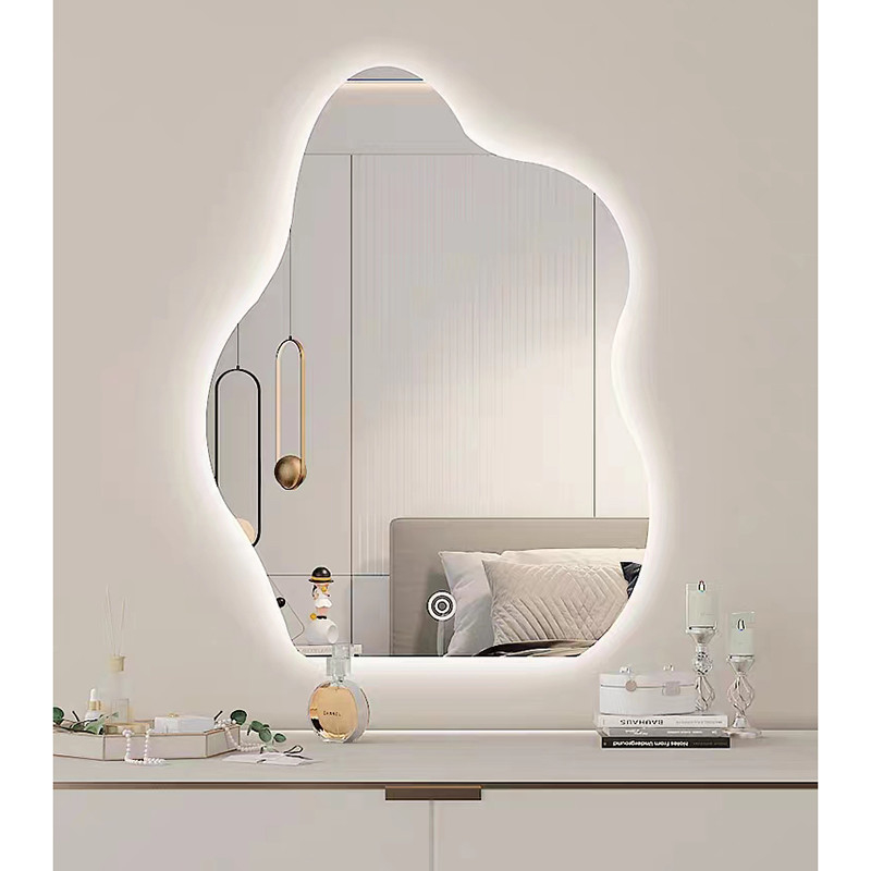 Le miroir Smart de décor de tenture formé par nuage irrégulier a mené le miroir de mur pour la salle de bains