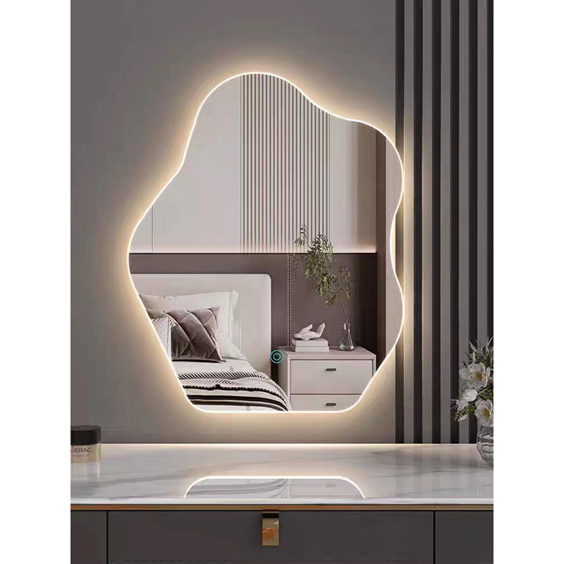 Le miroir Smart de décor de tenture formé par nuage irrégulier a mené le miroir de mur pour la salle de bains