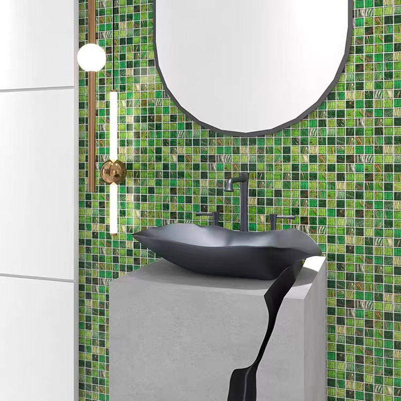 Carreaux de mosaïque en verre vert de style rétro classique avec ligne dorée toilettes toilettes arrière-plan carreaux de mur