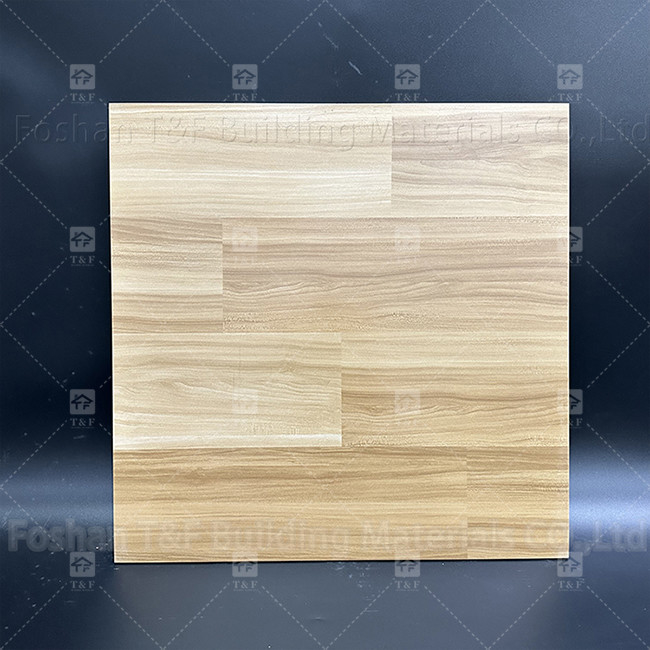 600x600mm Carreaux de plancher rustique à corps complet Carreaux de porcelaine à surface de texture en bois antidérapant