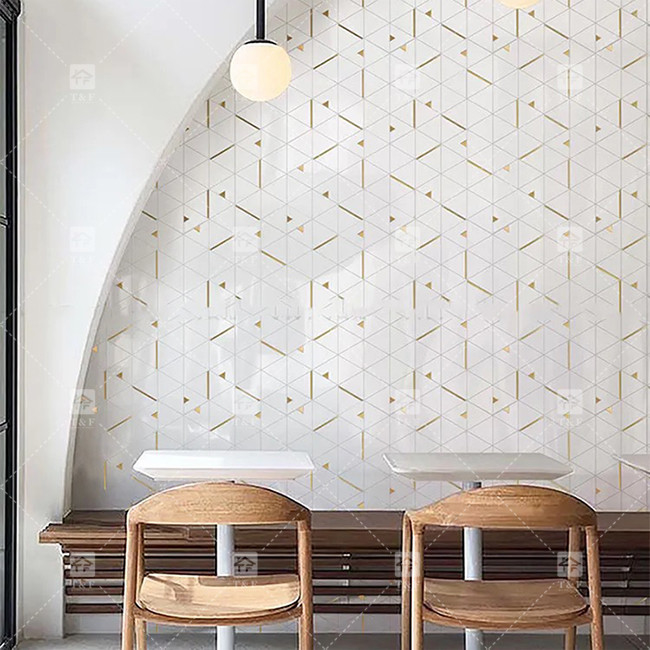 Triangle de marbre de pierre de luxe mosaïque avec acier inoxydable mosaïque métallique salle de bain Backsplash