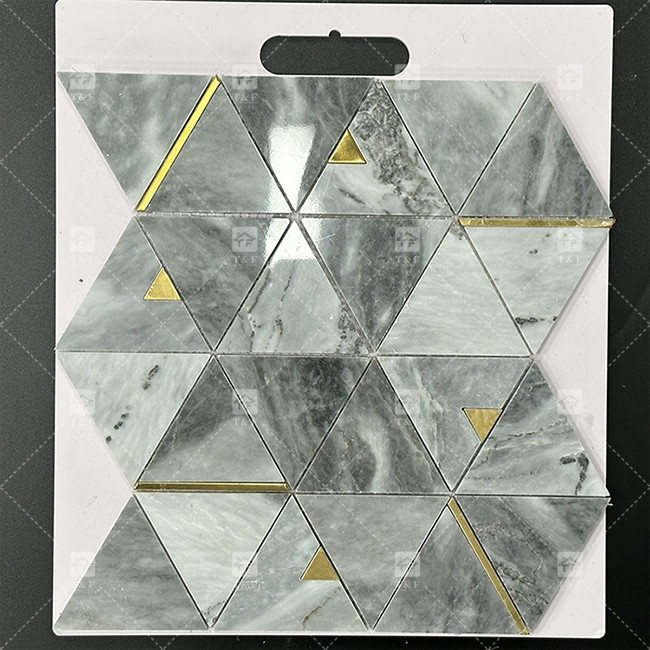 Triangle de marbre de pierre de luxe mosaïque avec acier inoxydable mosaïque métallique salle de bain Backsplash