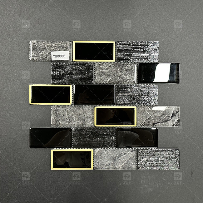 Forme longue bande mosaïque en verre noir avec bordure métallique décoration de mur de salle de bain