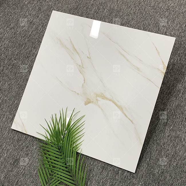 600x600mm Carreaux de porcelaine en marbre blanc polissés et brillants pour le sol
