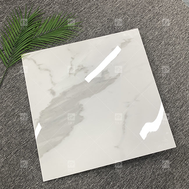 600x600mm Carreaux de porcelaine en marbre blanc polissés et brillants pour le sol