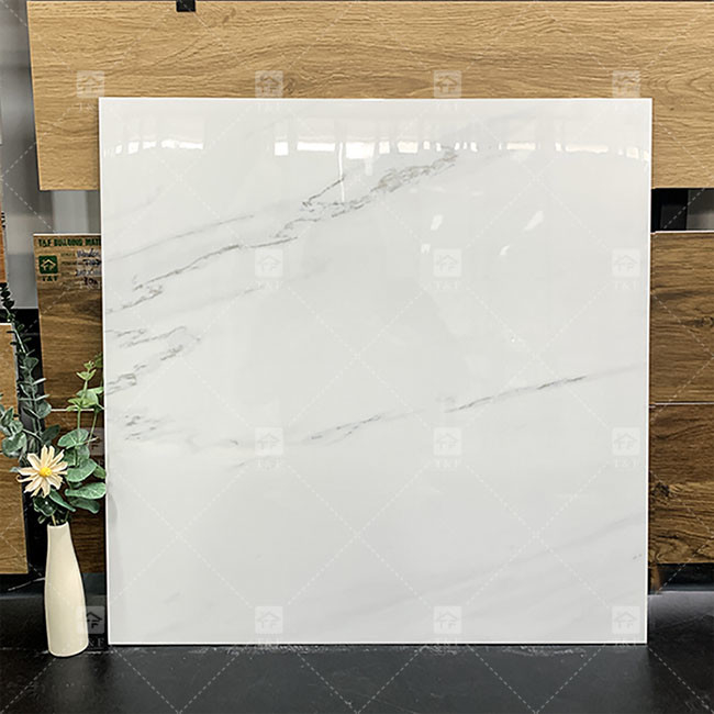 600x600mm Carreaux de porcelaine en marbre blanc polissés et brillants pour le sol