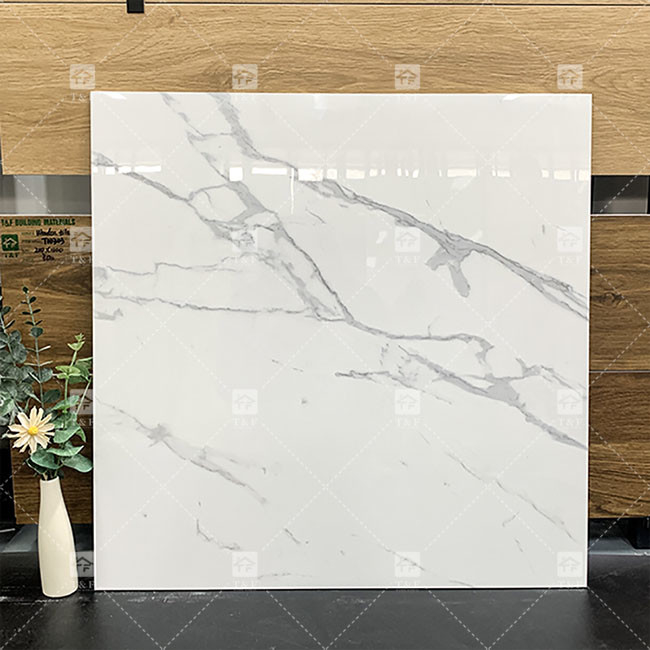 600x600mm Carreaux de porcelaine en marbre blanc polissés et brillants pour le sol