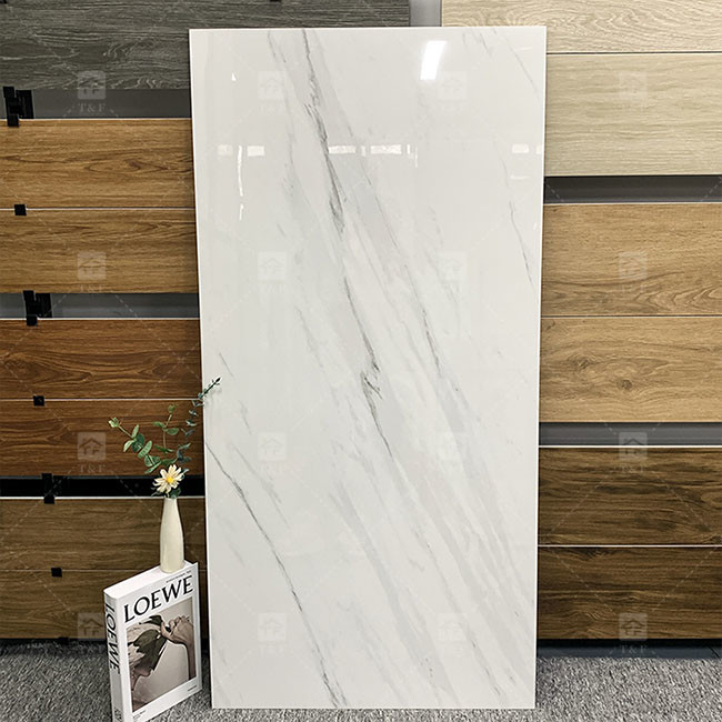 600x1200mm Carrara blanc brillant haute vitrée polissée carreaux pour le sol Carreaux de porcelaine de marbre