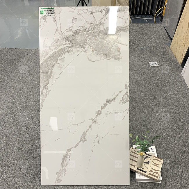 600x1200mm Carrara blanc brillant haute vitrée polissée carreaux pour le sol Carreaux de porcelaine de marbre