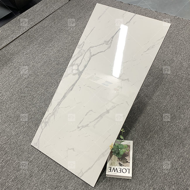600x1200mm Carrara blanc brillant haute vitrée polissée carreaux pour le sol Carreaux de porcelaine de marbre