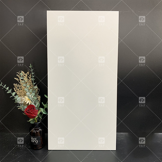 Carreaux de porcelaine super blancs pour la décoration de la maison 300x600 Carreaux de mur de cuisine Carreaux de céramique de surface polie