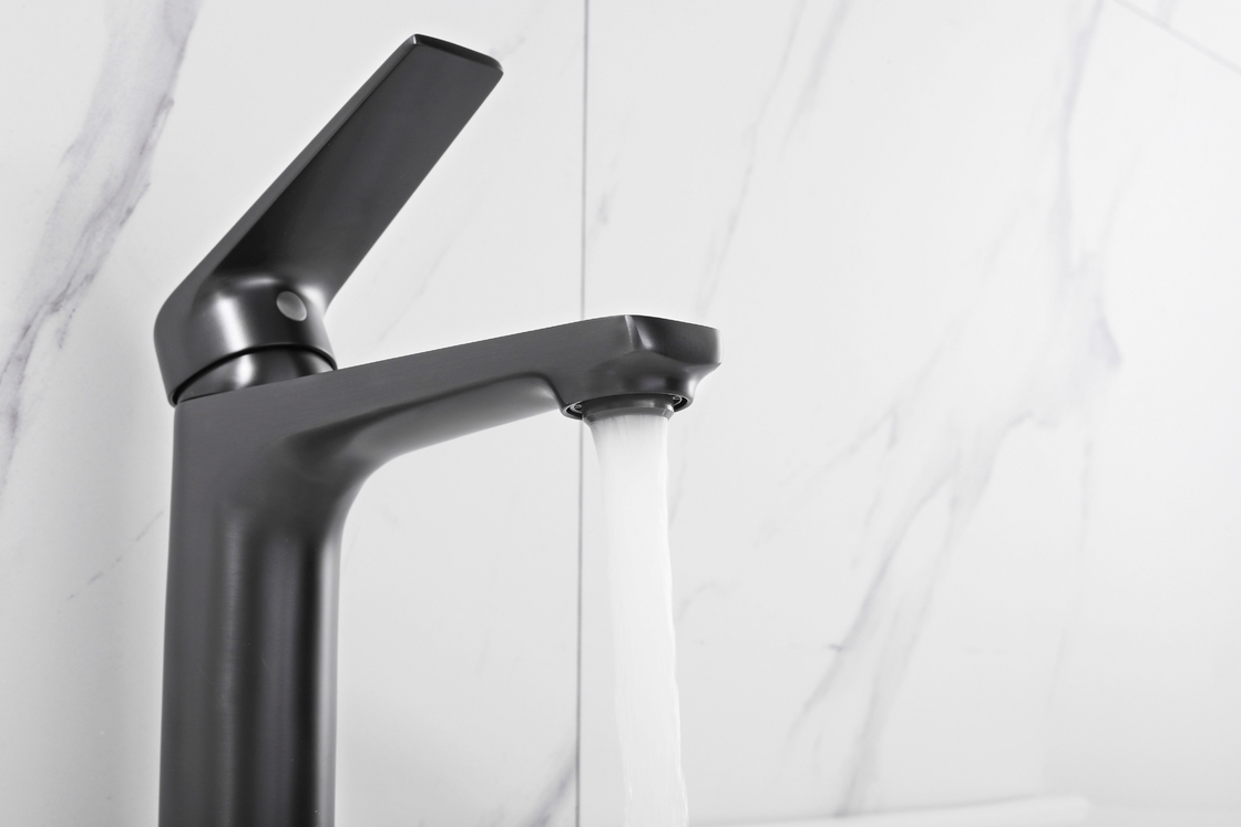 1 lavabo de plan de travail de trou tape le bureau chaud de l'eau 13L/Mins froide monté