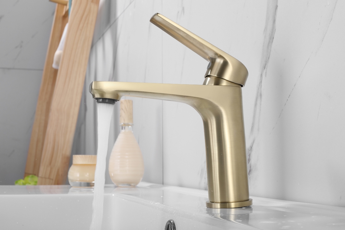 Robinets en laiton solides de bassin de salle de bains chauds et robinet extérieur frais de mélangeur de lavabo de Chrome